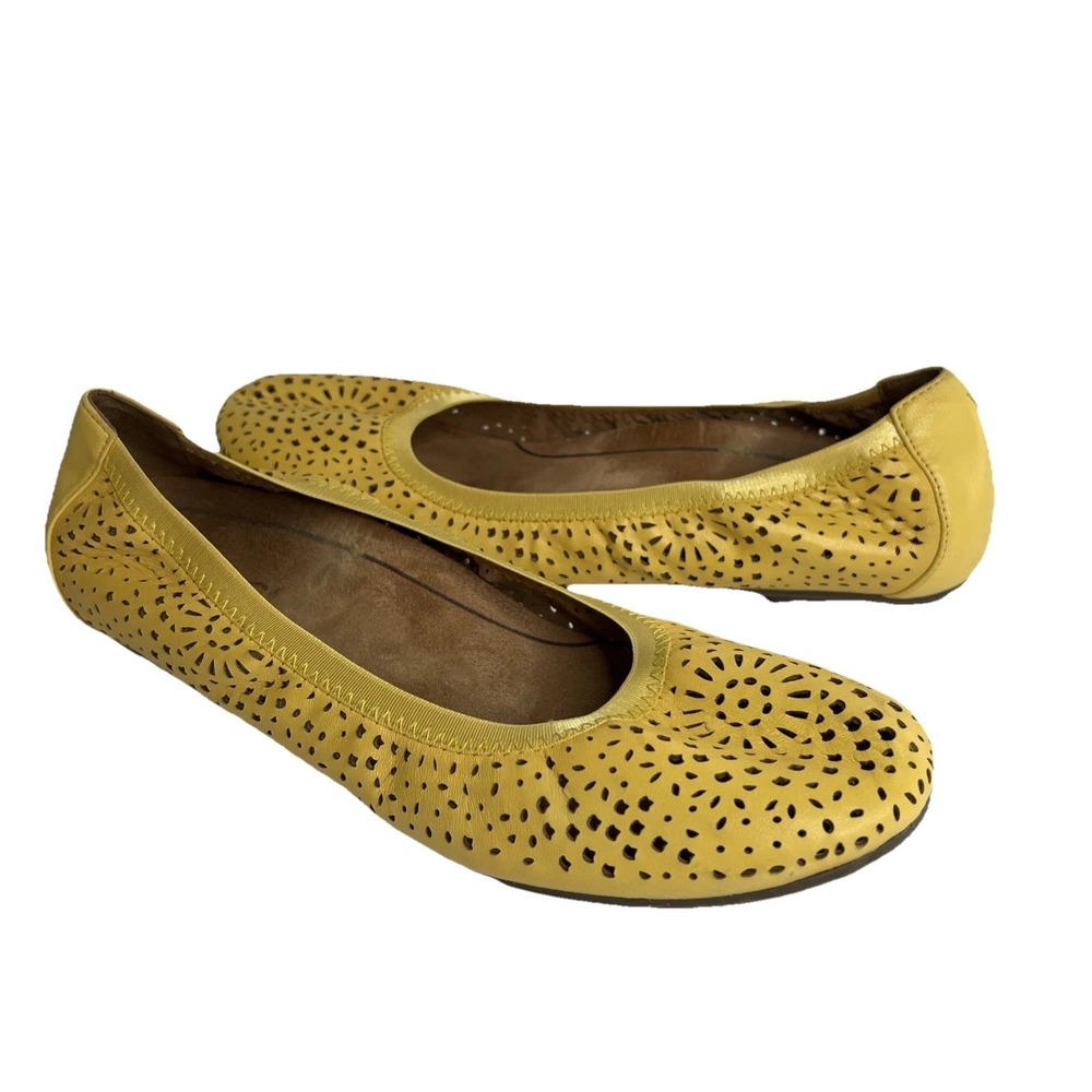 Vionic Robyn‎ Ballet Perforated Flats Yellow Leather Size 8.5 Arch Support